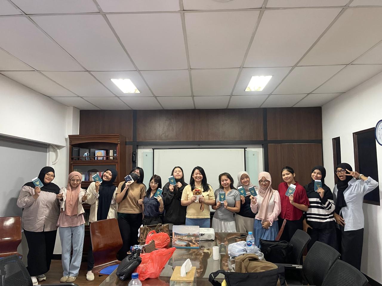 Mahasiswa Widya Mandala & Universitas Malang Berangkat ke Korea Selatan Bersama PT LEE&JANG